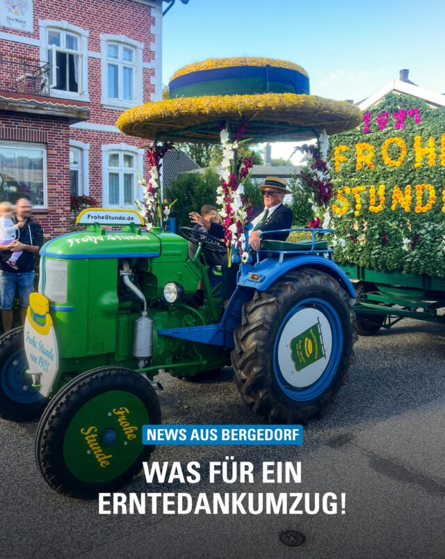 Was für ein Anblick gestern! 🌾 Beim großen Erntedankumzug zogen 86 liebevoll geschmückte Wagen durch die Vier- und Marschlande – begleitet von tausenden Zuschauerinnen und Zuschauern entlang der Strecke.

Ein echtes Stück Bergedorfer Tradition. 💚

#bergedorf #vierundmarschlande #erntedank #erntedankumzug #hamburg